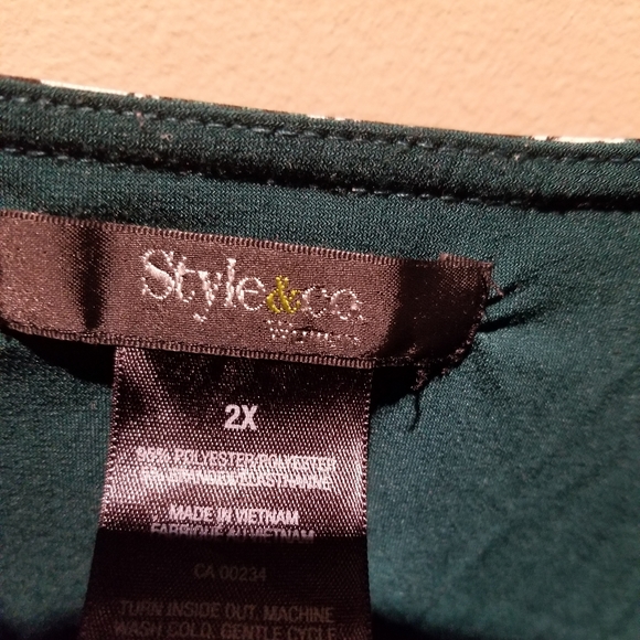 STYLE & CO. Green Sequined Ladies Top (Size 2X) - Picture 2 of 4
